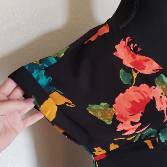 Simple watercolor floral dress - Picture 2 of 7